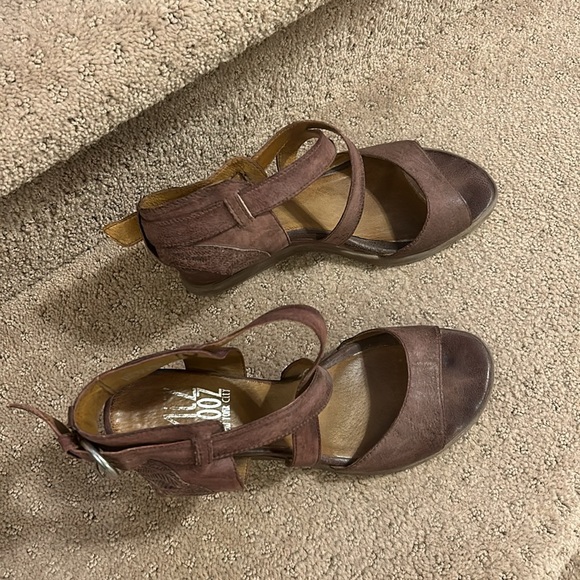 Miz Mooz pale grape wedge sandals. - Picture 2 of 7